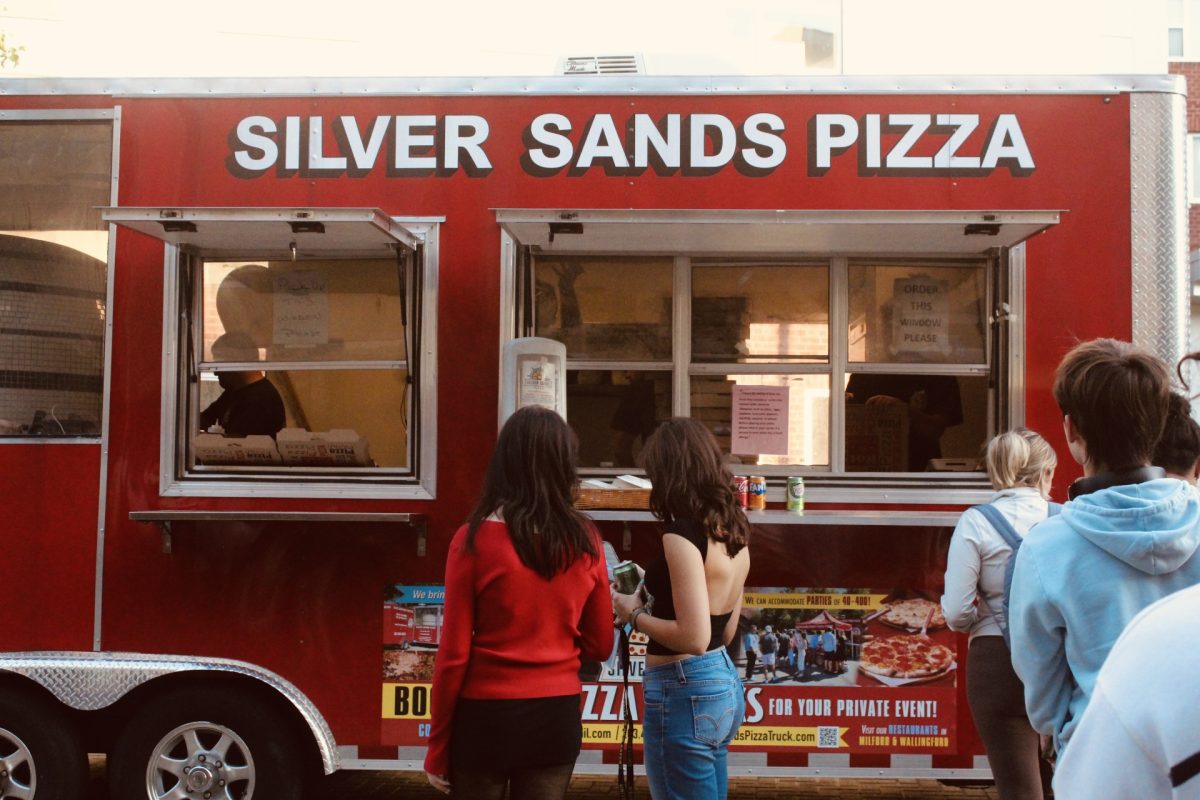 Students order food at the Silver Sands Pizza food truck. Photo courtesy of Horseshoe Magazine/Charlotte Bassett.